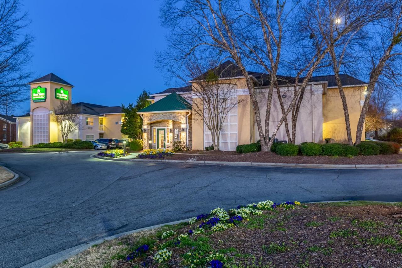 Hometowne Studios By Red Roof Atlanta Ne - Peachtree Corners Norcross Extérieur photo